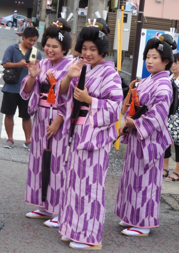 More members of Liam's fan club...